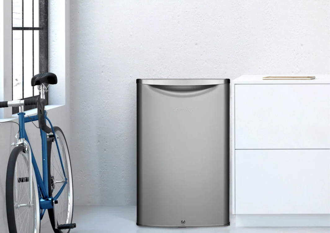 Danby Dar044A6Ddb 4.4 Cu. Ft. Retro Compact Fridge Silver