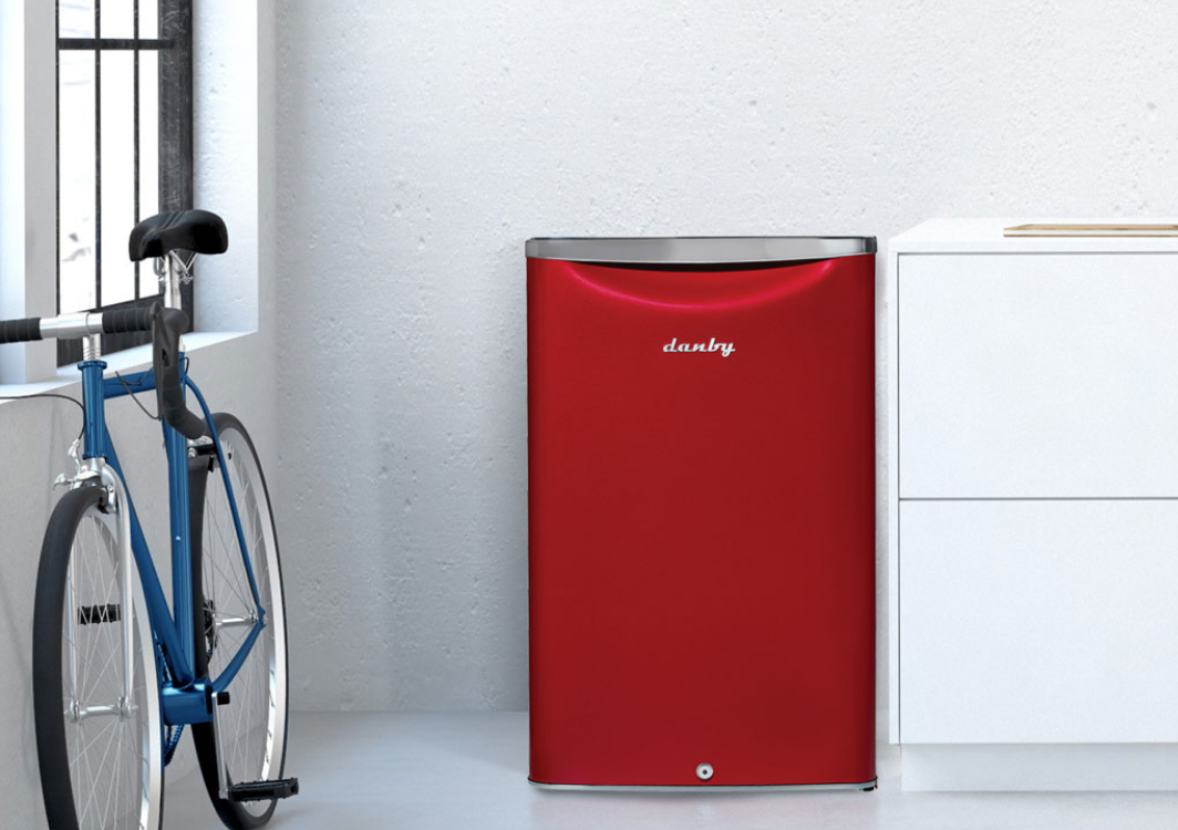 Danby Dar044A6Ldb Retro Compact Fridge In Metallic Red