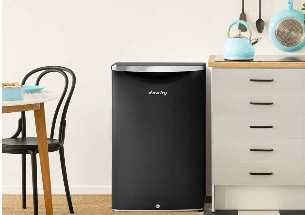 Danby Dar044A6Mdb 4.4 Cu. Ft. Retro Compact Fridge Mid Black
