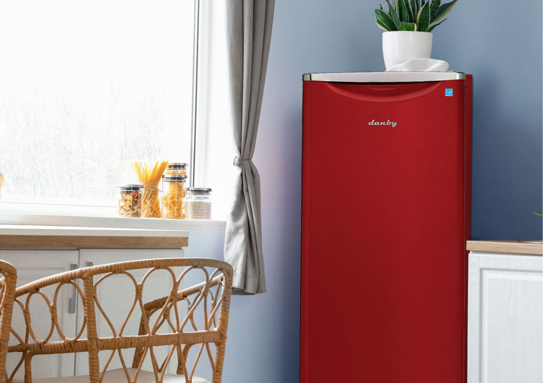 Danby Dar110A3Ldb 11.0 Cu. Ft. Apartment Size Fridge In Metallic Red