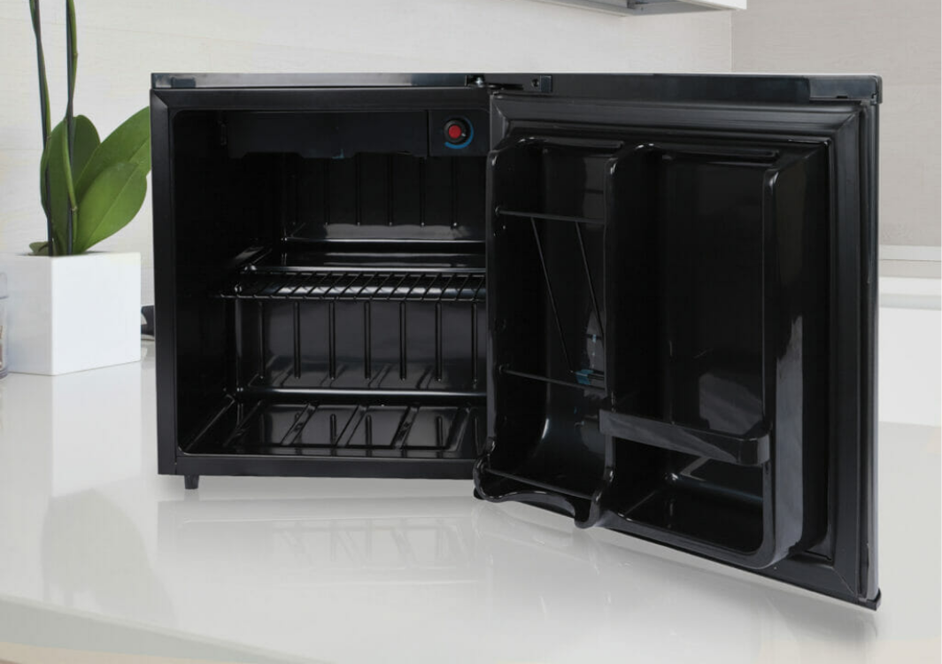 Danby Dcr016A1Bbsl 1.6 Cu. Ft. Compact Fridge In Black